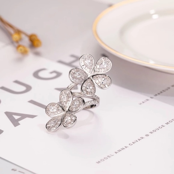 Stunning 925 Silver Flower Ring - Picture 8 of 8